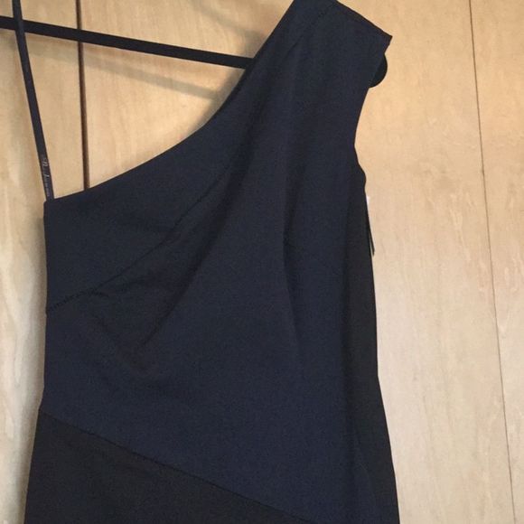 Shoshanna Black And Navy Crepe One-Shoulder - Picture 4 of 9